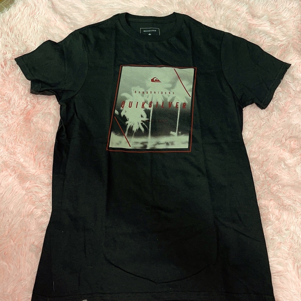 NWOT Men’s QuickSilver shirt